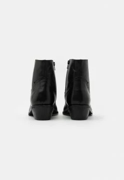 Zign UNISEX - Cowboy/biker Ankle Boot - Black 10 Zign UNISEX - Cowboy/biker Ankle Boot - Black -Zign 5bfb26c8c78645e2aa31c25f9e8b729f