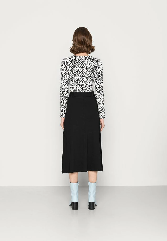 REDEZIGN - A-line Skirt - Black 5 REDEZIGN - A-line Skirt - Black - Image 3