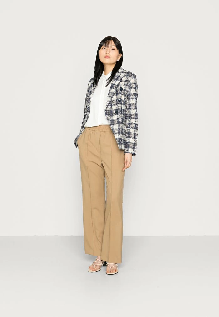 REDEZIGN - Button-down Blouse - White 4 REDEZIGN - Button-down Blouse - White - Image 2