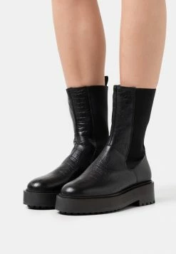 Zign Platform Boots - Black