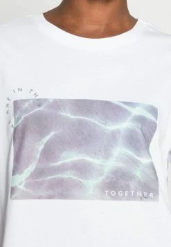 Zign CLARE WATER PHOTO PRINT IN THIS TOGETHER TEE - Print T-shirt - White -Zign a98b3cdc50d24447b8a92a251ec437dd