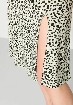 REDEZIGN - A-line Skirt - Light Green -Zign c3f06032d38f47b682e48ec8b7010316