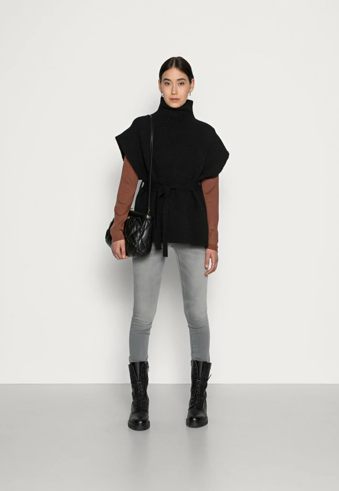 Zign Cape - Black 4 Zign Cape - Black - Image 2