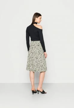 REDEZIGN - A-line Skirt - Light Green -Zign de9cc14d6bcd4ed683a3dc6826879eea