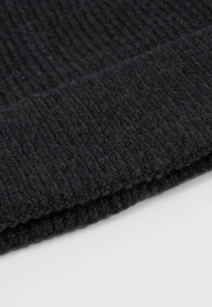 Zign Beanie - Black 5 Zign Beanie - Black - Image 3